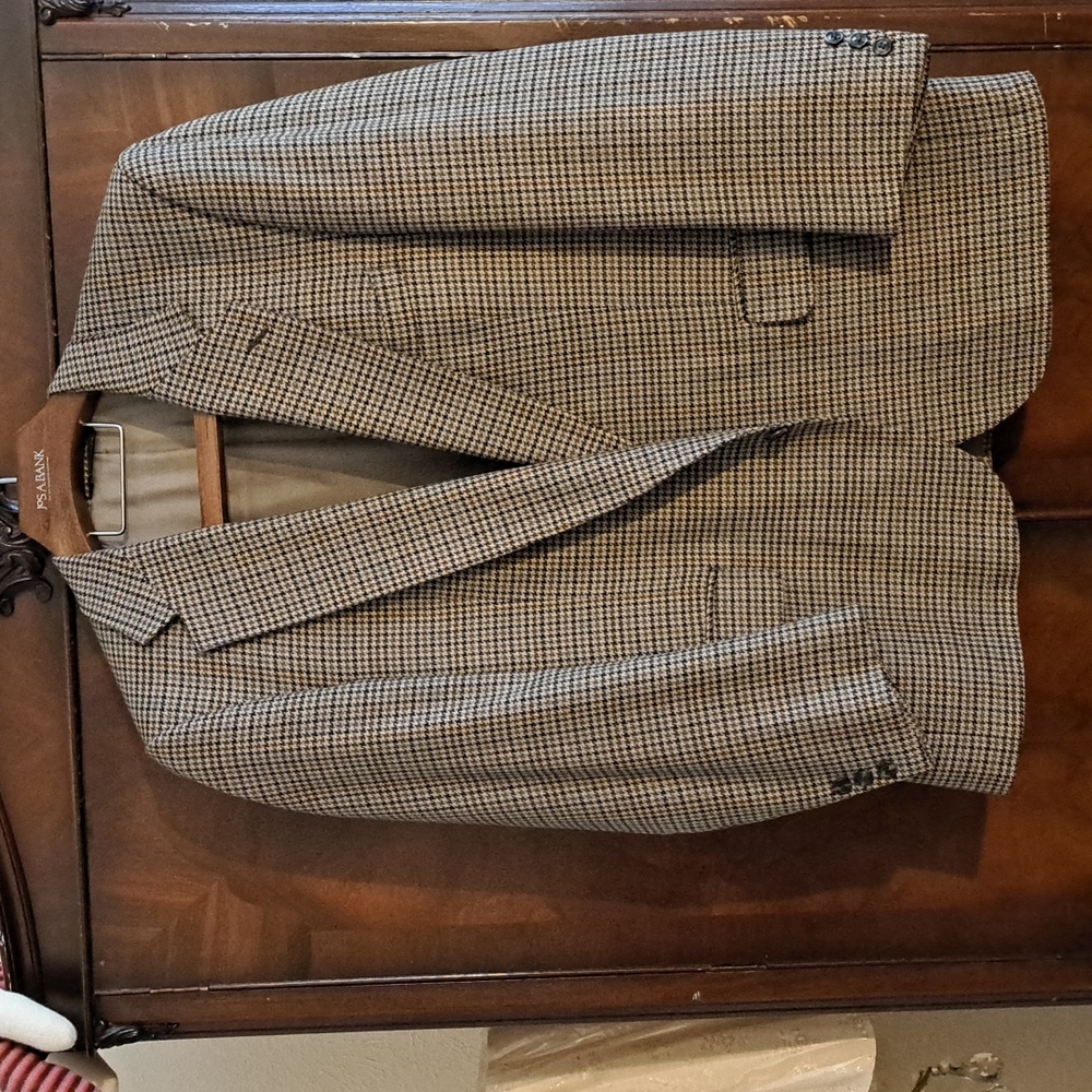 JK002. Burberry prorsum blazer with houndstooth pattern in beigy/coffee color.